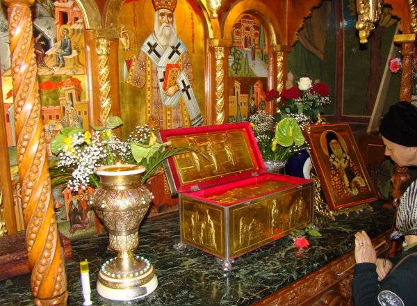 Moaste la Biserica Radu Voda - Bucuresti Moaste la Biserica Radu Voda - Bucuresti